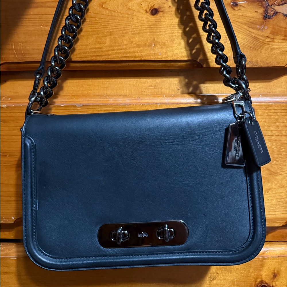 Coach Black Swagger Shoulder Bag 20 in Glove Tanned Leather